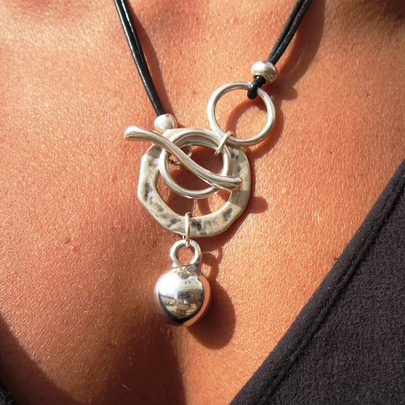 VINTAGE SILVER NECKLACE